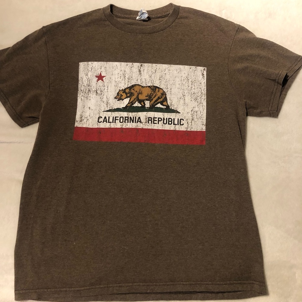 California Republic men’s medium brown tshirt